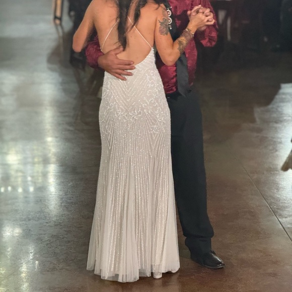 David Bridals Wedding Dress // Size 2 - Picture 4 of 4